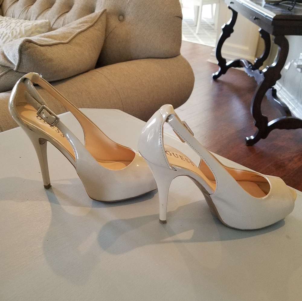 Guess - Size 5 Nude Heel
